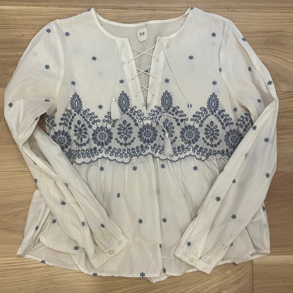 Gap Eyelet Top